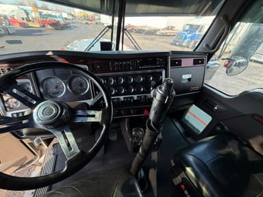 2022 Kenworth W900L 12