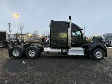 2023 Kenworth W990 6