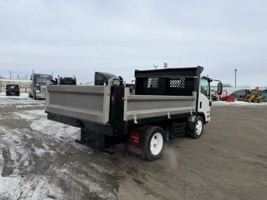 2017 Isuzu NRR 6