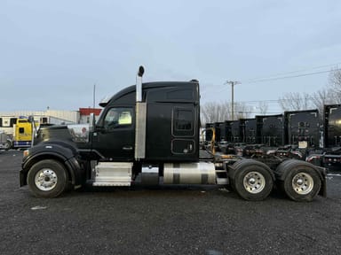 2023 Kenworth W990 2