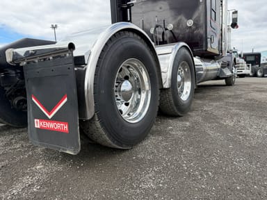 2022 Kenworth W900L 9