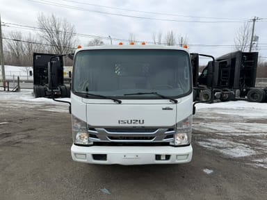 2017 Isuzu NRR 9