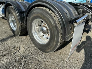 2023 Kenworth W990 17