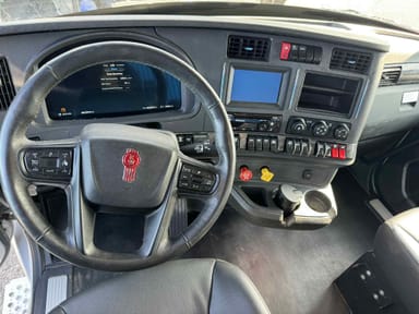 2023 Kenworth W990 10