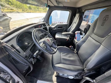 2023 Kenworth W990 9