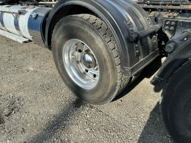 2023 Kenworth W990 18