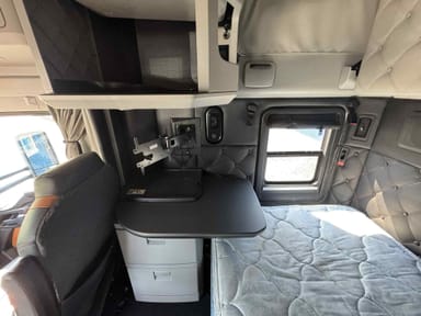 2022 Kenworth T680 23