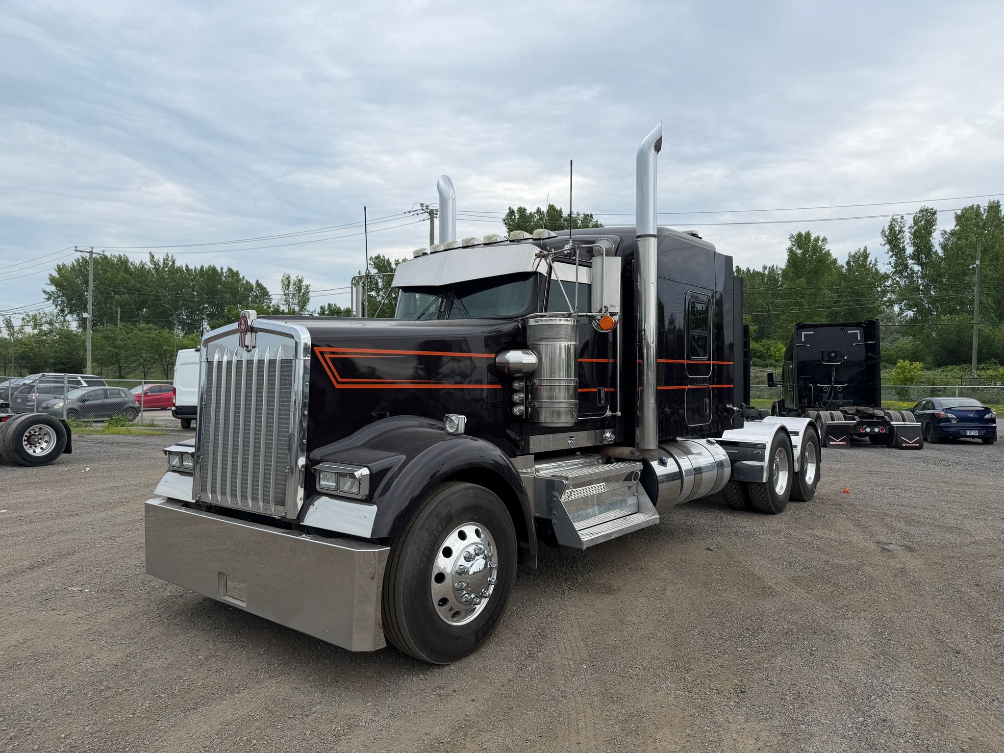 2022 Kenworth W900L