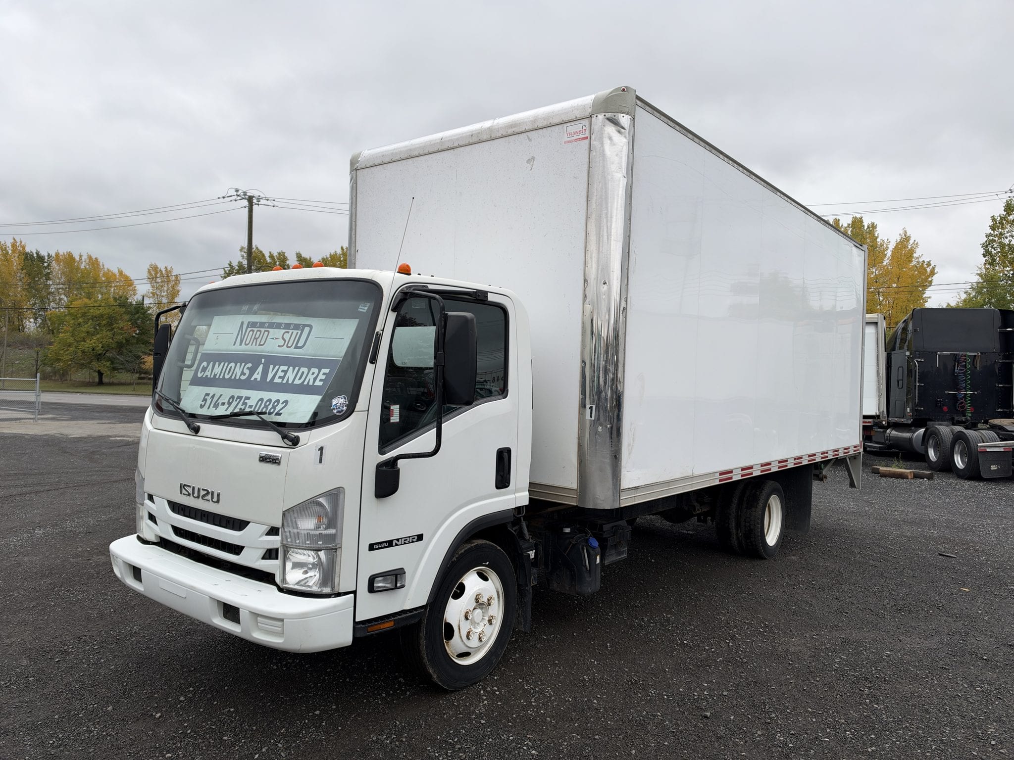 2020 Isuzu NRR 8-foot-high box, liftgate, roll-up door