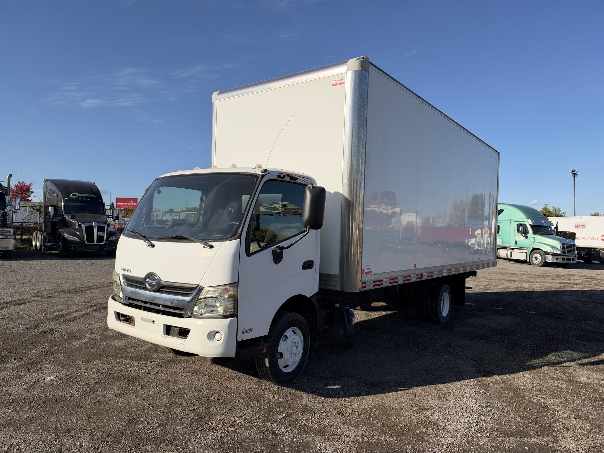 2019 Hino 155 Boîte 22 pieds avec porte de côté