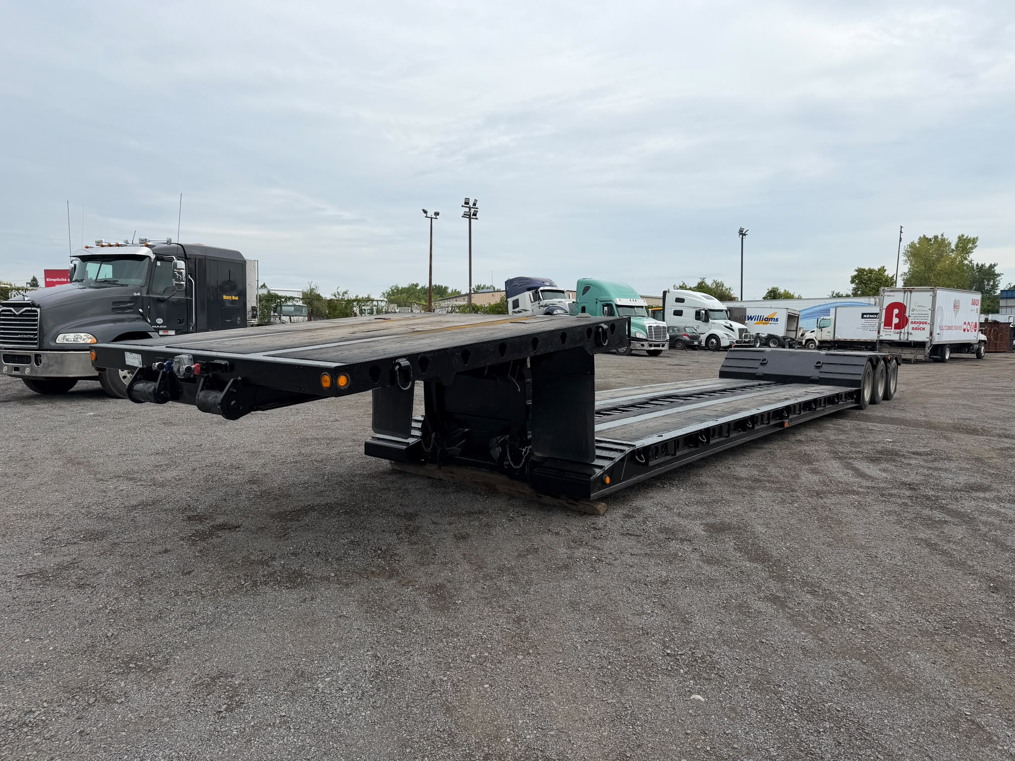 2017 Manac Fardier 35 tonnes Removable gooseneck (RGN) 1 of 11