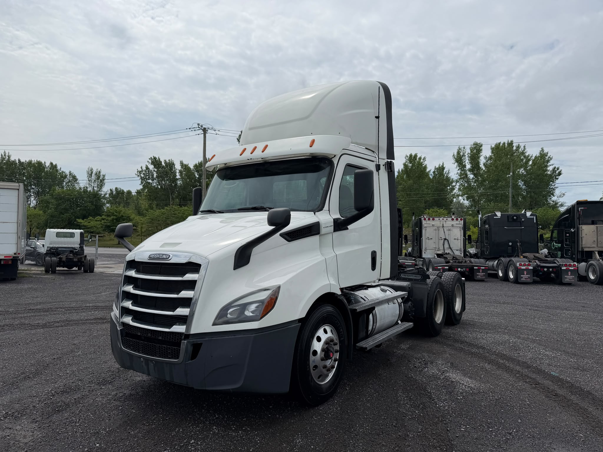 2020 FREIGHTLINER Cascadia 116" Day cab 1 sur 16